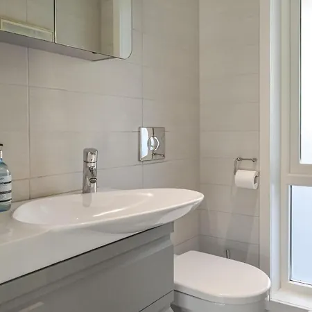 4 Bedroom Cozy In Feriehus *