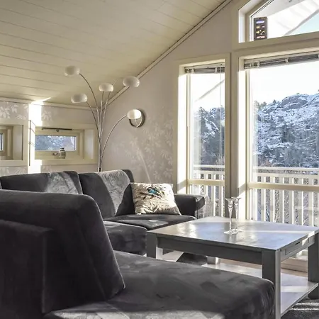 4 Bedroom Cozy In Holiday home *