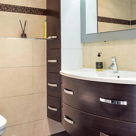 4 Bedroom Cozy In * Fitjar