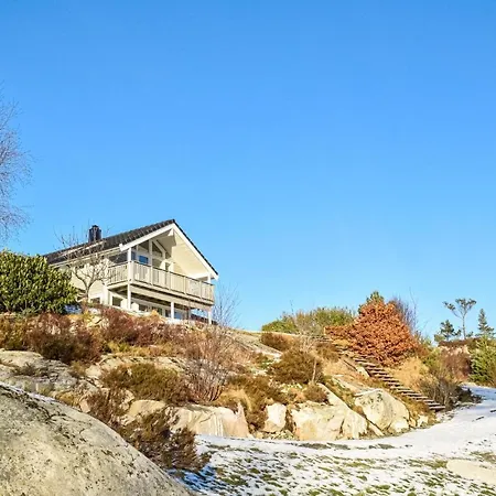 4 Bedroom Cozy In * Fitjar