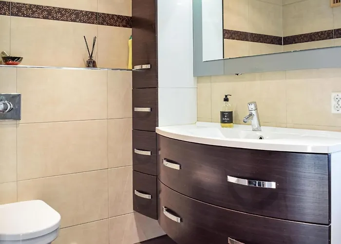 4 Bedroom Cozy In * Fitjar